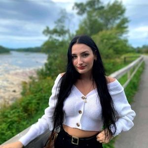 Meet your Posher, Alexandra